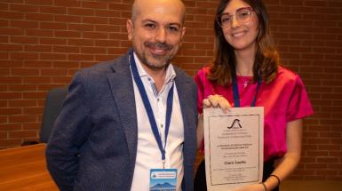 La dott.ssa Clara Saetta, premio Nordio 2025, con il Presidente della Divisione di Chimica Teorica e Computazionale della SCI, prof. Claudio Greco