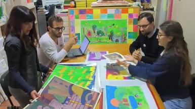 Foto di Franscesa Sabatini che lavora insieme agli altri partner del progetto.
